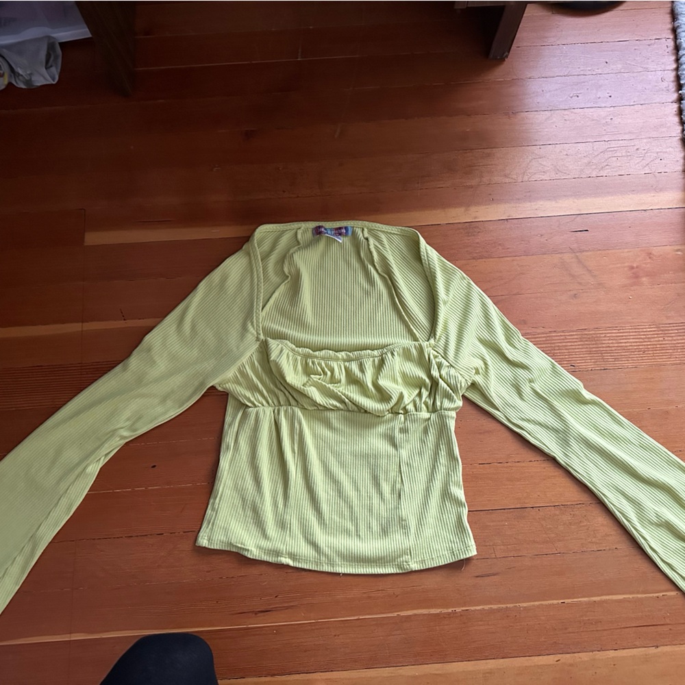 Like green 90s top Urban Outfitters